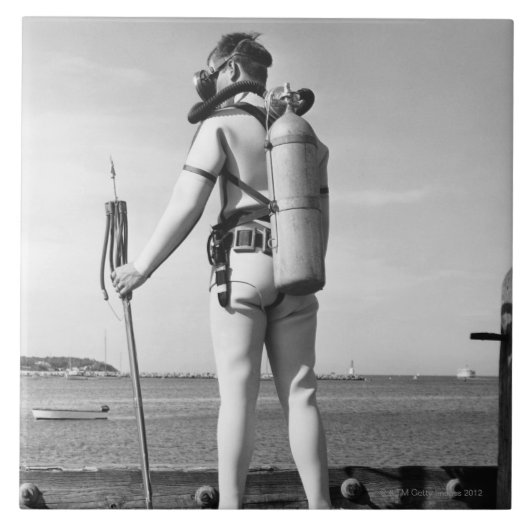 Mann stehend auf Pier Fliese (Vorderseite)