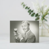 Mann trinkt postkarte (Stehend Vorderseite)