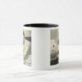 Mann trinkt Wasser Tasse (Zentrum)
