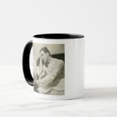 Mann trinkt Wasser Tasse (Vorderseite Links)