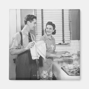 Mann und Frau, die Geschirr tun Magnet