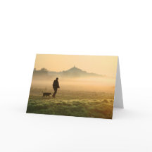 Mann und Hund - Berg - Nebel