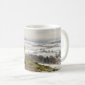 Mann und Hund genießen den winterlichen Landschaft Kaffeetasse (VorderseiteRechts)