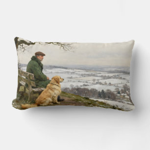 Mann und Hund genießen die Winterlandschaft Lendenkissen