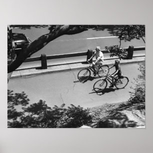 Mann und Junge beim Radfahren Poster