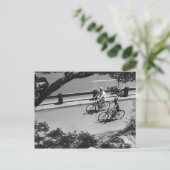 Mann und Junge Radfahren Postkarte (Stehend Vorderseite)