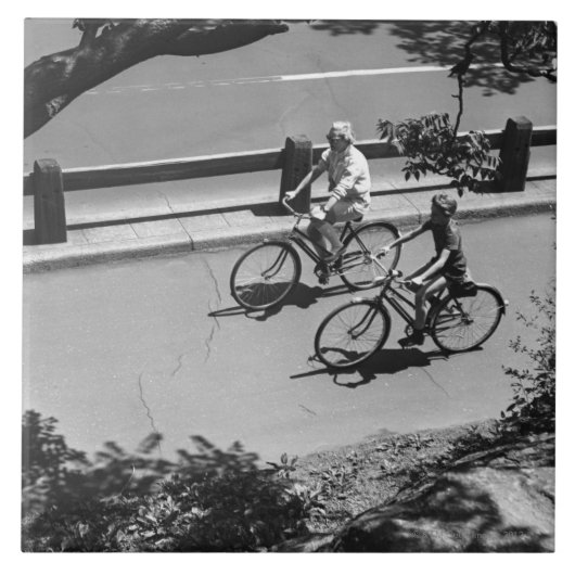 Mann-und Jungen-Radfahren Fliese (Vorderseite)