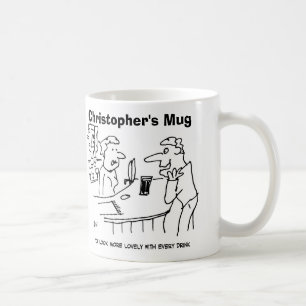 Mann versucht, Bardame zu schmeicheln. Namen wähle Kaffeetasse