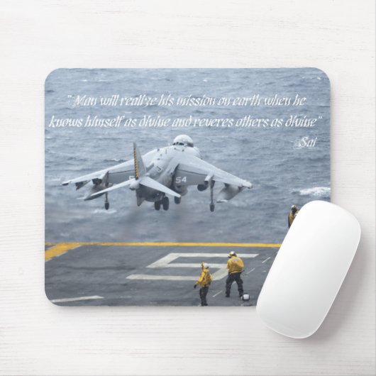 Mann verwirklicht seinen Auftrag auf Erde Mousepad (Mit Mouse)