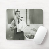 Mann wäscht Geschirr Mousepad (Mit Mouse)