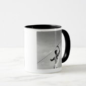 Mann wirft Speer Tasse (VorderseiteRechts)