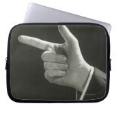 Mann-Zeigen Laptopschutzhülle (Vorderseite)