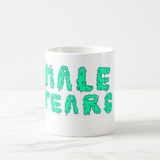 MANN ZERREISST TASSE