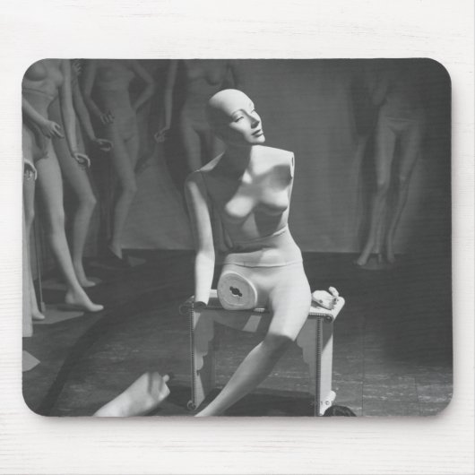 Mannequin mit dem Bein und Arm entfernt Mousepad (Vorne)