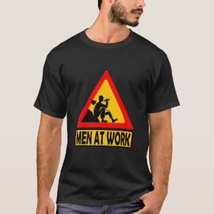 Männer am Arbeitsplatz warnen vor einem Bauarbeite T-Shirt