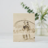 Männer auf dem Strand Stehend Postkarte (Stehend Vorderseite)