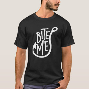 Männer beißen mich, lustige Männer, die fischen T-Shirt