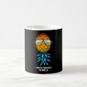Männer bevorzugen Ananas gegenüber Vanille-Upside- Kaffeetasse (Mittel)