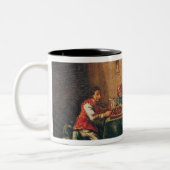 Männer, die Backgammon in einer Taverne spielen Zweifarbige Tasse (Links)