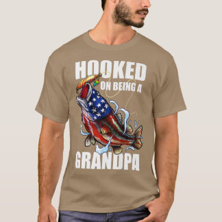 Männer, die darauf fixiert sind, ein großartiger a T-Shirt