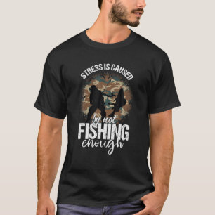 Männer, die Fischereistress haben, werden dadurch T-Shirt