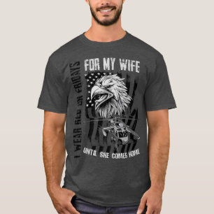 Männer, die ich am Roten Freitag Ehefrau trage T-Shirt