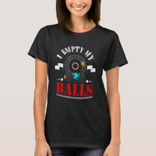 Männer, die ich leere, lassen sich die Bälle auf d T-Shirt