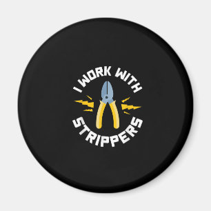 Männer, die ich mit elektrischer Gewerkschaft arbe Magnet