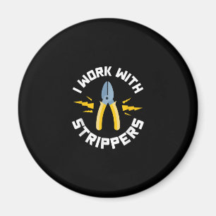 Männer, die ich mit elektrischer Gewerkschaft arbe Magnet