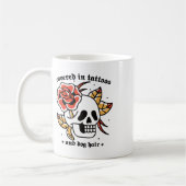 Männer, die in Tattoos und Hufhaar überzogen sind, Kaffeetasse (Links)