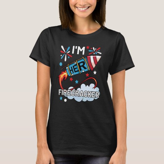 Männer ich bin ihr Firecracker 4. Juli Matching Co T-Shirt (Vorderseite)