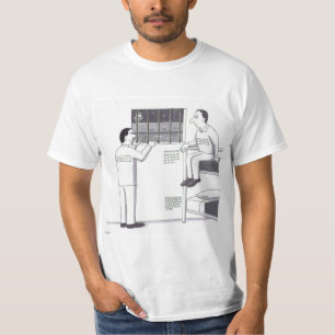 Männer im Gefängnis schauen hinaus, einer schaut n T-Shirt