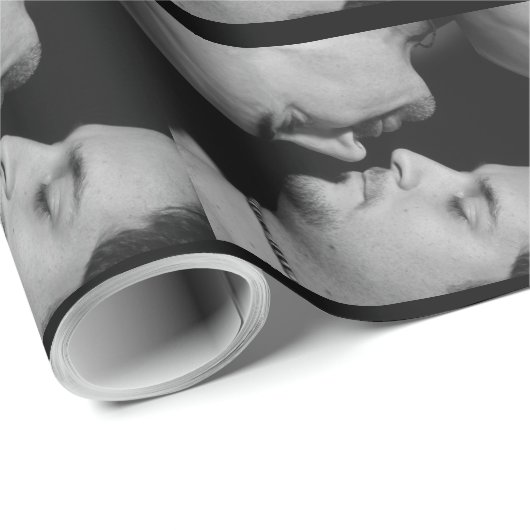 Männer im Liebe-Verpackungs-Papier Geschenkpapier (Rolleneckpunkt)