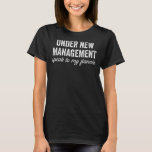 Männer in Engagement Männer unter neuem Management T-Shirt<br><div class="desc">Männer im Engagement Männer unter neuem Management Siehe Finanzen</div>