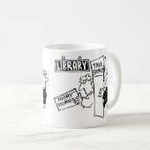 Männer lesen Bücher in einer Bibliothek Kaffeetasse (VorderseiteRechts)