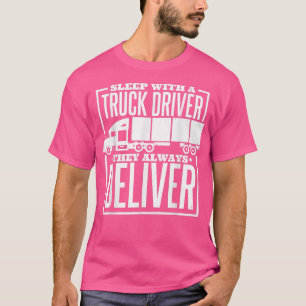 Männer schlafen mit einem LKW-Fahrer, den sie imme T-Shirt