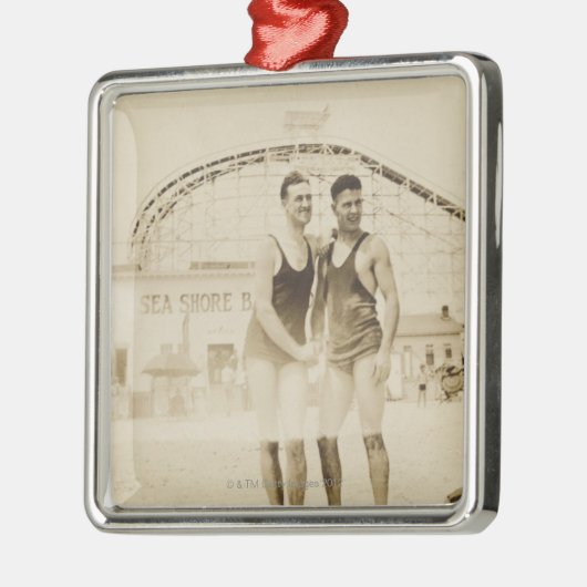 Männer stehend auf Strand Ornament Aus Metall (Links)
