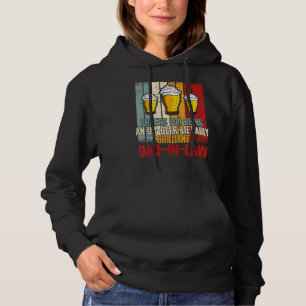Männer trinken Beifall, weil sie ein lebendiger Va Hoodie