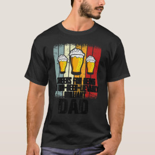 Männer trinken Beifall, weil sie ein lebendiger Va T-Shirt
