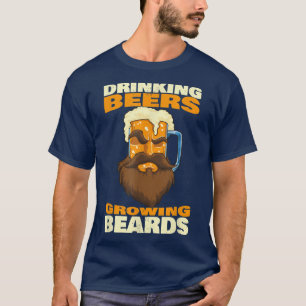 Männer trinken Bier und wachsen Bärte Bärtige Bien T-Shirt