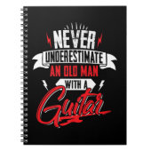 Männer unterschätzen einen Alten niemals mit Gitar Notizblock (Vorderseite)