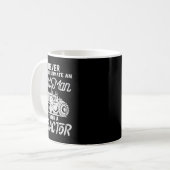 Männer unterschätzen nie einen alten Mann mit eine Kaffeetasse (Vorderseite Links)