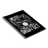 Männer unterschätzen nie einen alten Mann mit eine Notizblock (Rechte Seite)