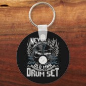 Männer unterschätzen nie einen alten Mann mit eine Schlüsselanhänger (Vorderseite)