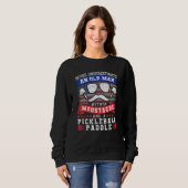 Männer unterschätzen nie einen alten Mann mit eine Sweatshirt (Vorne ganz)