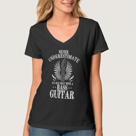 Männer unterschätzen nie einen alten Mann mit eine T-Shirt (Vorderseite)