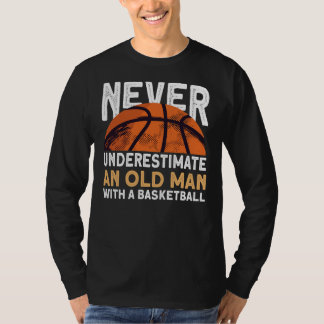 Männer unterschätzen nie einen alten Mann mit T-Shirt