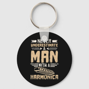 Männer unterschätzen nie einen Mann mit Harmonikaf Schlüsselanhänger