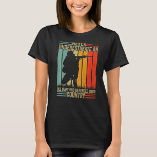 Männer unterschätzen nie einen Vintagen Mann in de T-Shirt