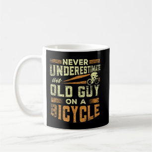 Männer unterschätzen niemals einen alten Typ auf e Kaffeetasse